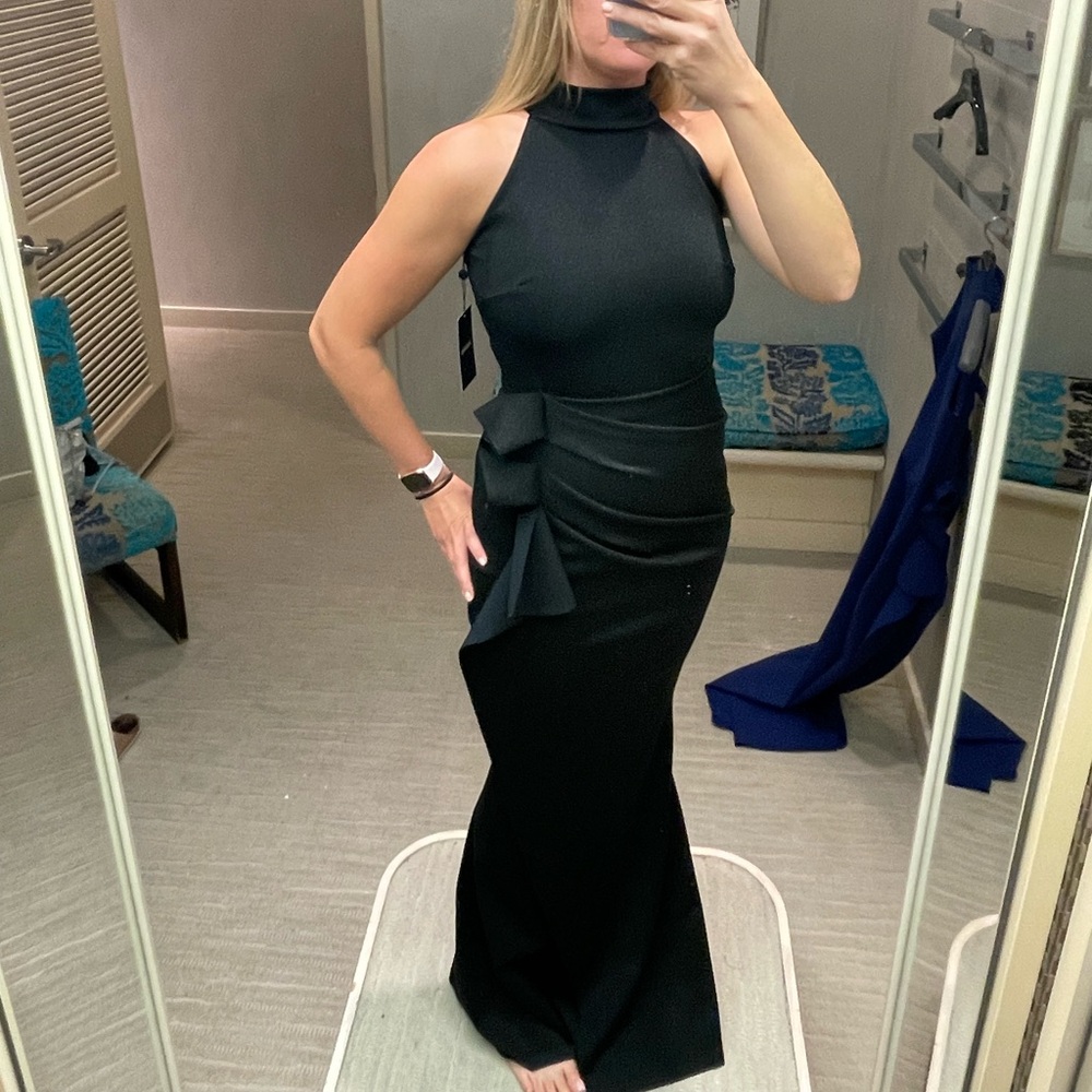 Chiara Boni La Petite Robe
Gudrum Sleeveless Mermaid Gown